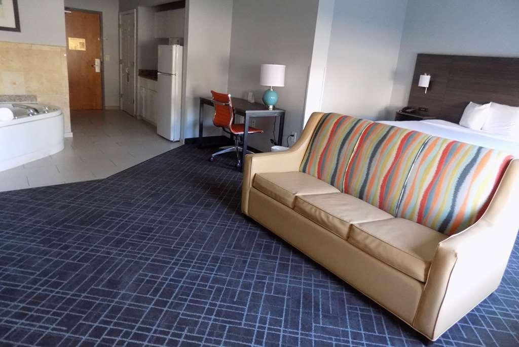 Baymont By Wyndham Augusta Riverwatch Room photo